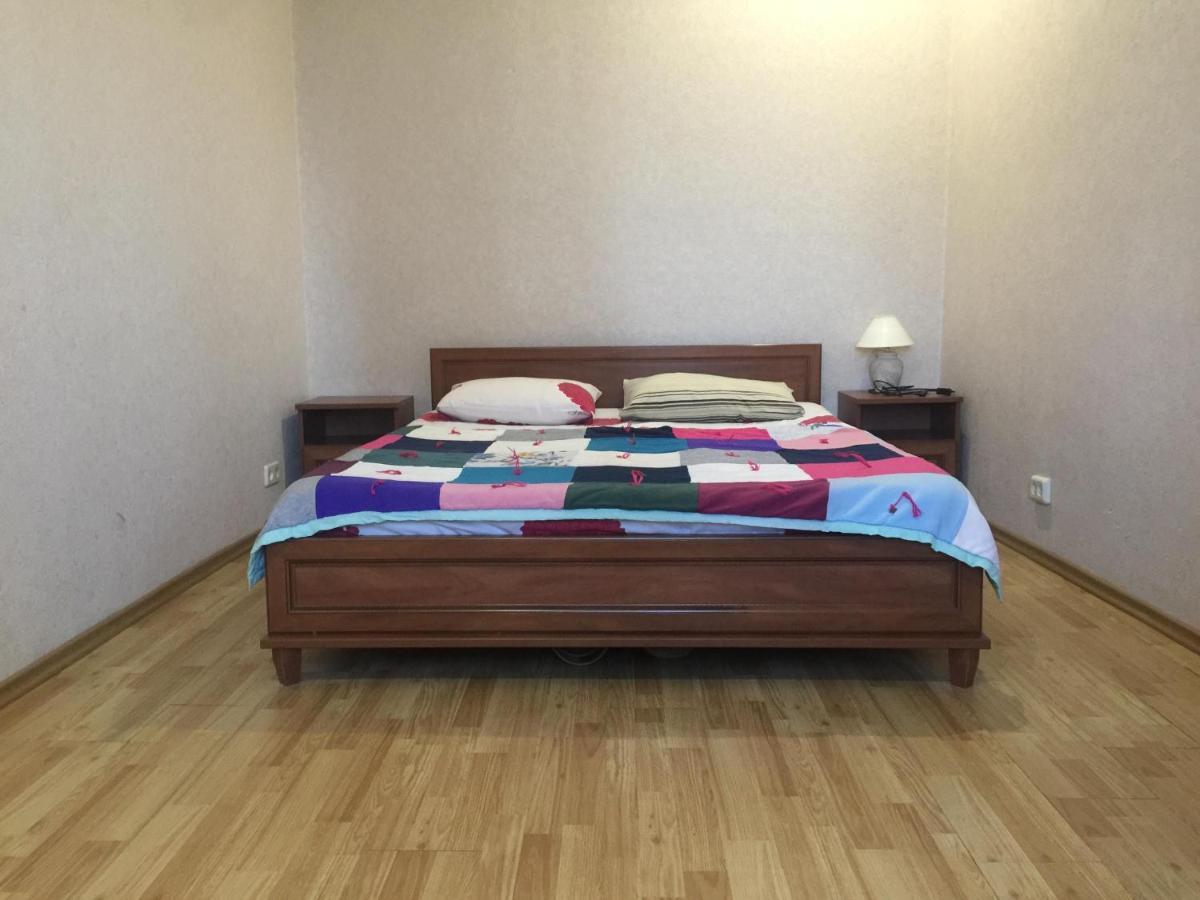 קייב Apartment Near Train Station And Close To City Center מראה חיצוני תמונה