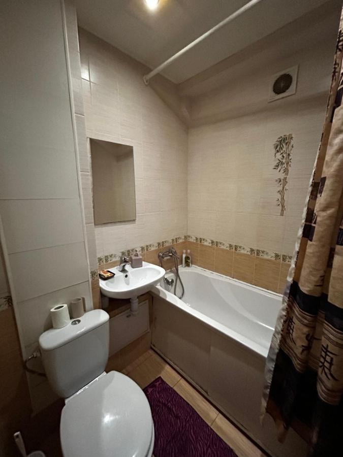 קייב Apartment Near Train Station And Close To City Center מראה חיצוני תמונה