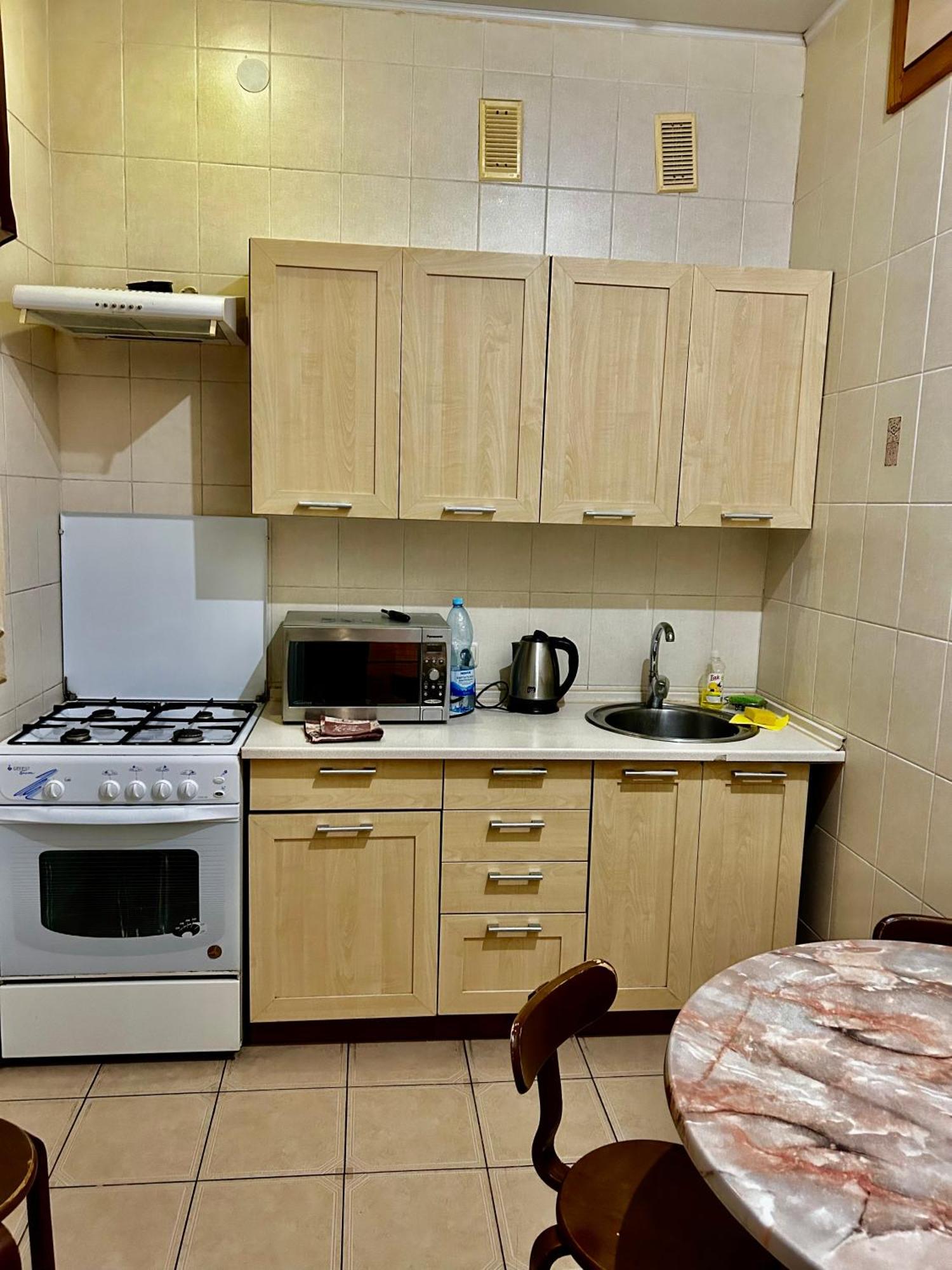 קייב Apartment Near Train Station And Close To City Center מראה חיצוני תמונה